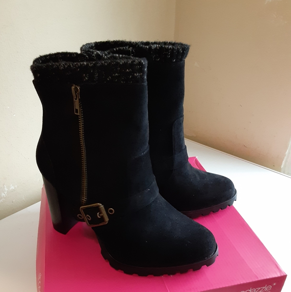 Size 11 wide Sweater Cuff Bootie